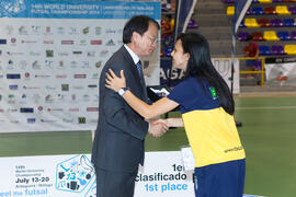 Premio a Máxima Goleadora para Cristina Pereira de Brasil. Acto de clausura y entrega de medallas. 14º Campeonato del Mundo Universitario de Fútbol Sala 2014 (FUTSAL). Antequera. Julio de 2014