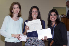 Entrega del primer premio a  Patricia García. Jornada de clausura del I Concurso de Creación de Empresas. Facultad de Ciencias Económicas y Empresariales. Málaga. Mayo de 2015