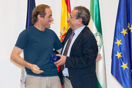 José Carlos Haro y José Ángel Narváez. Homenaje al personal que cumple 25 años de servicio en la UMA. Paraninfo. Junio 2016
