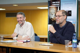 Javier Muñoz Arrebola y Pablo Aranda en la presentación de su novela 'El protegido'. Biblioteca General. Abril 2015