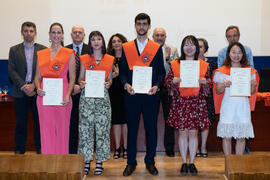 Grupo de alumnas y alumnos. Graduación de Másters de la Facultad de Ciencias Económicas y Empresariales de la Universidad de Málaga. Paraninfo. Junio de 2019