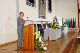Intervención del profesor Benigno Pérez. Homenaje al personal que cumple 25 años al servicio de la Universidad de Málaga y al personal jubilado. Paraninfo. Julio de 2013
