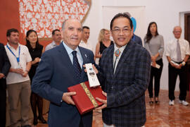 Entrega de premios, de parte de FISU, de la Universidad de Málaga, del ayuntamiento de Antequera y del Comité Organizador. 14º Campeonato del Mundo Universitario de Fútbol Sala 2014 (FUTSAL). Antequera. Julio de 2014