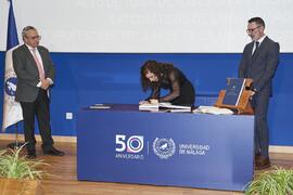 Toma de posesión de Lola Burgueño Caballero como profesora titular del Área de Lenguajes y Sistemas Informáticos de la Universidad de Málaga. Toma de posesión de nuevos catedráticos y profesores titulares de la Universidad de Málaga. Paraninfo. Noviembre de 2023