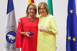 Retrato con la rectora en el homenaje a los jubilados y al personal que cumple 25 años de servicio en la UMA. Paraninfo. Mayo 2015