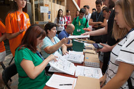 Llegada de alumnado. Examen en el aula Magna de la Facultad de Económicas y Empresariales. Olimpiada Española de Economía, Fase Nacional. Málaga. Junio de 2015