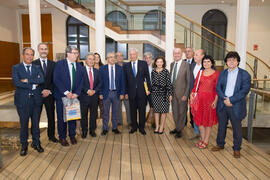 Foto de grupo tras la clausura del curso "La ciudad como arquetipo. Literatura, historia y arte. Europa y América". Edificio del Rectorado. Septiembre de 2018
