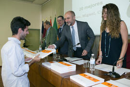 Entrega de uno de los premios del VIII Reto Gestalentum. Facultad de Ciencias Económicas y Empresariales. Junio de 2018