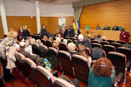 Momentos previos al homenaje a María Victoria Atencia. Edificio del Rectorado. Diciembre de 2014