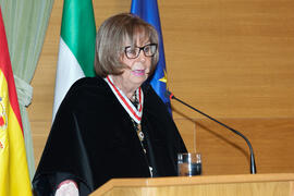 Adelaida de la Calle en la investidura como Doctores "Honoris Causa" de Michelle Mattelart y Armand Mattelart por la Facultad de Ciencias de la Comunicación de la Universidad de Málaga. Rectorado. Abril de 2014