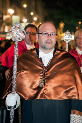 Representante de la Universidad de Málaga en el desfile procesional de la Hermandad de los Estudiantes. Abril de 2014