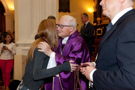Entrega de medallas de la Cofradía de los Estudiantes. Misa de Lunes Santo. Iglesia de San Agustín. Abril de 2014