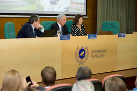 Juan Manuel Bonet, Mario Vargas Llosa y Guadalupe Fernández Ariza. Curso "La ciudad como arquetipo. Literatura, historia y arte. Europa y América". Edificio del Rectorado. Septiembre de 2018