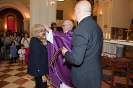 Entrega de medallas de la Cofradía de los Estudiantes. Misa de Lunes Santo. Iglesia de San Agustín. Abril de 2014