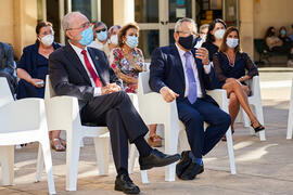 Francisco de la Torre y José Ángel Narváez en el homenaje a los sanitarios en la Facultad de Medicina de la Universidad de Málaga. Campus de Teatinos. Octubre de 2021
