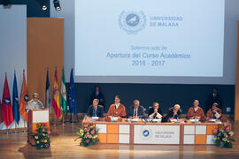 Mesa presidencial en la Apertura del Curso Académico 2016/2017 de la Universidad de Málaga. Salón de actos de la Escuela de Ingenierías Industriales. Septiembre de 2016