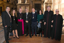 Foto de grupo. Acto de la Hermandad de los Estudiantes en la Catedral. Plaza del Obispo, Málaga. Marzo de 2018