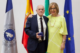 Retrato con la rectora en el homenaje a los jubilados y al personal que cumple 25 años de servicio en la UMA. Paraninfo. Mayo 2015