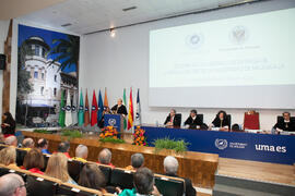 Imposición de la Medalla de Oro de la Universidad de Málaga a la Universidad de Granada. Paraninfo. Diciembre de 2016