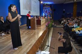 Intérprete de signos. Investidura de Hermanfrid Schubart, Alejandro Portes y Luis Enrique de la Villa como Doctores "Honoris Causa" por la Universidad de Málaga. Paraninfo. Octubre de 2024