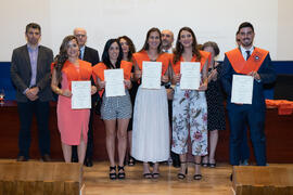 Grupo de alumnas y alumnos. Graduación de Másters de la Facultad de Ciencias Económicas y Empresariales de la Universidad de Málaga. Paraninfo. Junio de 2019