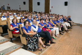 Alumnos en su graduación del curso del Aula de Mayores de la Universidad de Málaga. Paraninfo. Junio de 2017