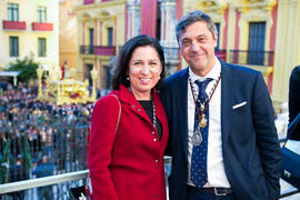 Beatriz Lacomba y Juan Teodomiro López. Acto de la Hermandad de los Estudiantes en la Catedral. Plaza del Obispo, Málaga. Marzo de 2018