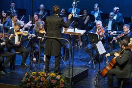 José Luis López Antón dirige a la Orquesta Sinfónica de Málaga. Concierto Conmemorativo del 50 Aniversario de la Universidad de Málaga. Auditorio Edgar Neville, Málaga. Junio de 2022