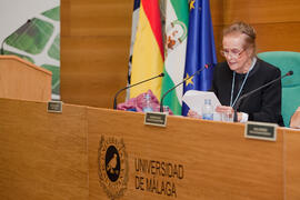 Intervención de María Victoria Atencia en su homenaje. Edificio del Rectorado. Diciembre de 2014