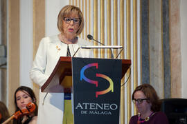 Adelaida de la Calle en la entrega de medallas del Ateneo. Teatro María Cristina. Abril 2015