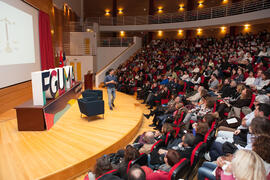 César Bona en su conferencia "Dialogando". Facultad de Derecho. Enero de 2017