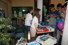 Venta de libros en la fiesta del Día del Español. Centro Internacional de Español de la Universidad de Málaga. Junio de 2016