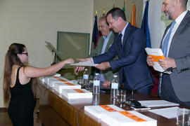 Entrega de uno de los premios del VIII Reto Gestalentum. Facultad de Ciencias Económicas y Empresariales. Junio de 2018