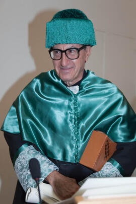 Investidura como Doctor "Honoris Causa" de D. Vicenç Navarro por la Universidad de Málaga. Paraninfo. Diciembre de 2009