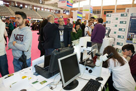 Estand de la Investigación en la UMA. Jornadas de Puertas Abiertas de la Universidad de Málaga. Complejo Polideportivo Universitario. Abril de 2016