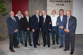 Foto de grupo. Inauguración de la plaza Pintor Eugenio Chicano. Málaga. Noviembre de 2016