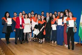Foto de grupo tras la graduación de Másters de la Facultad de Ciencias Económicas y Empresariales de la Universidad de Málaga. Paraninfo. Abril de 2018