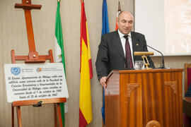 Eugenio José Luque en el acto conmemorativo del 50 Aniversario de la Facultad de Económicas. Facultad de Ciencias Económicas y Empresariales. Octubre de 2015