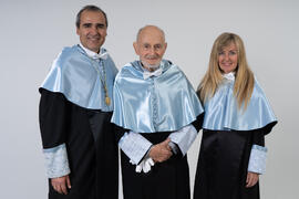 Retrato de Juan Antonio Perles, María Gracia y Brian Harris previo a su investidura como Doctor "Honoris Causa" por la Facultad de Filosofía y Letras de la Universidad de Málaga. Edificio del Rectorado. Febrero de 2020
