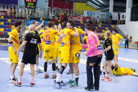 La selección española celebra su victoria. Partido España - Japón. Categoría masculina. Campeonato del Mundo Universitario de Balonmano. Antequera. Julio de 2016