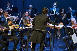 José Luis López Antón dirige a la Orquesta Sinfónica de Málaga. Concierto Conmemorativo del 50 Aniversario de la Universidad de Málaga. Auditorio Edgar Neville, Málaga. Junio de 2022