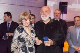 Entrega de regalo en la cena del 3º Congreso Internacional de Actividad Físico-Deportiva para Mayores de la Universidad de Málaga. Hotel Barceló Málaga. Marzo de 2009