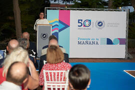 Intervención de Candelaria Sánchez. Homenaje al personal jubilado o que cumple 25 años de servicio en la Universidad de Málaga. Jardín Botánico. Junio de 2022