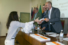 Entrega de uno de los premios del VIII Reto Gestalentum. Facultad de Ciencias Económicas y Empresariales. Junio de 2018