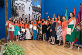 Grupo de alumnas y alumnos. Graduación de Másters de la Facultad de Ciencias Económicas y Empresariales de la Universidad de Málaga. Paraninfo. Junio de 2019