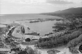 Málaga. Vistas del Puerto y la Malagueta desde el Castillo de Gibralfaro. Diciembre de 1963