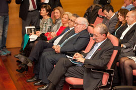 Asistentes al homenaje a María Victoria Atencia. Edificio del Rectorado. Diciembre de 2014
