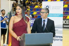 Presentadores de la ceremonia de clausura del Campeonato Europeo Universitario de Balonmano. Antequera. Julio de 2017