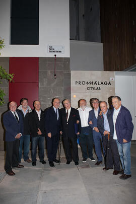 Foto de grupo. Inauguración de la plaza Pintor Eugenio Chicano. Málaga. Noviembre de 2016