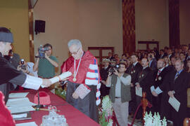 Investidura como Doctor "Honoris Causa" de D. Eduardo García de Enterría por la Universidad de Málaga. Paraninfo. Abril de 1999